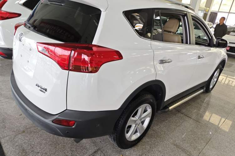 Used Toyota RAV4 2013 2.0L CVT Four-Wheel Drive New Edition Rear Right 45 Deg