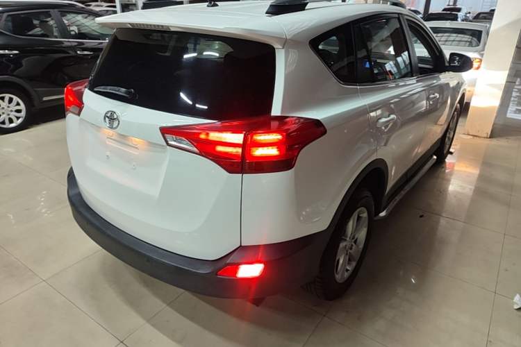 Used Toyota RAV4 2013 2.0L CVT Four-Wheel Drive Fashion Edition Rear Right 45 Deg