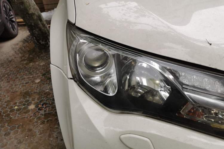 Used Toyota RAV4 2013 2.5L Automatic 4x4 Elite Edition Right Front Headlight