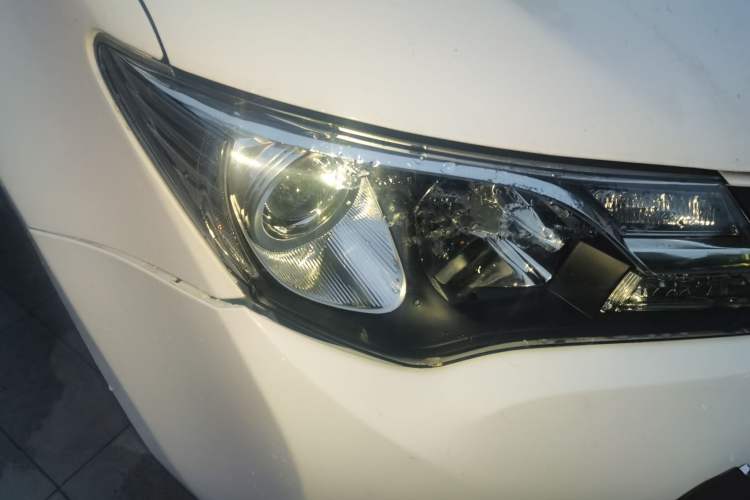 Used Toyota RAV4 2013 2.0L CVT Two-Wheel Drive Urban Edition Right Front Headlight