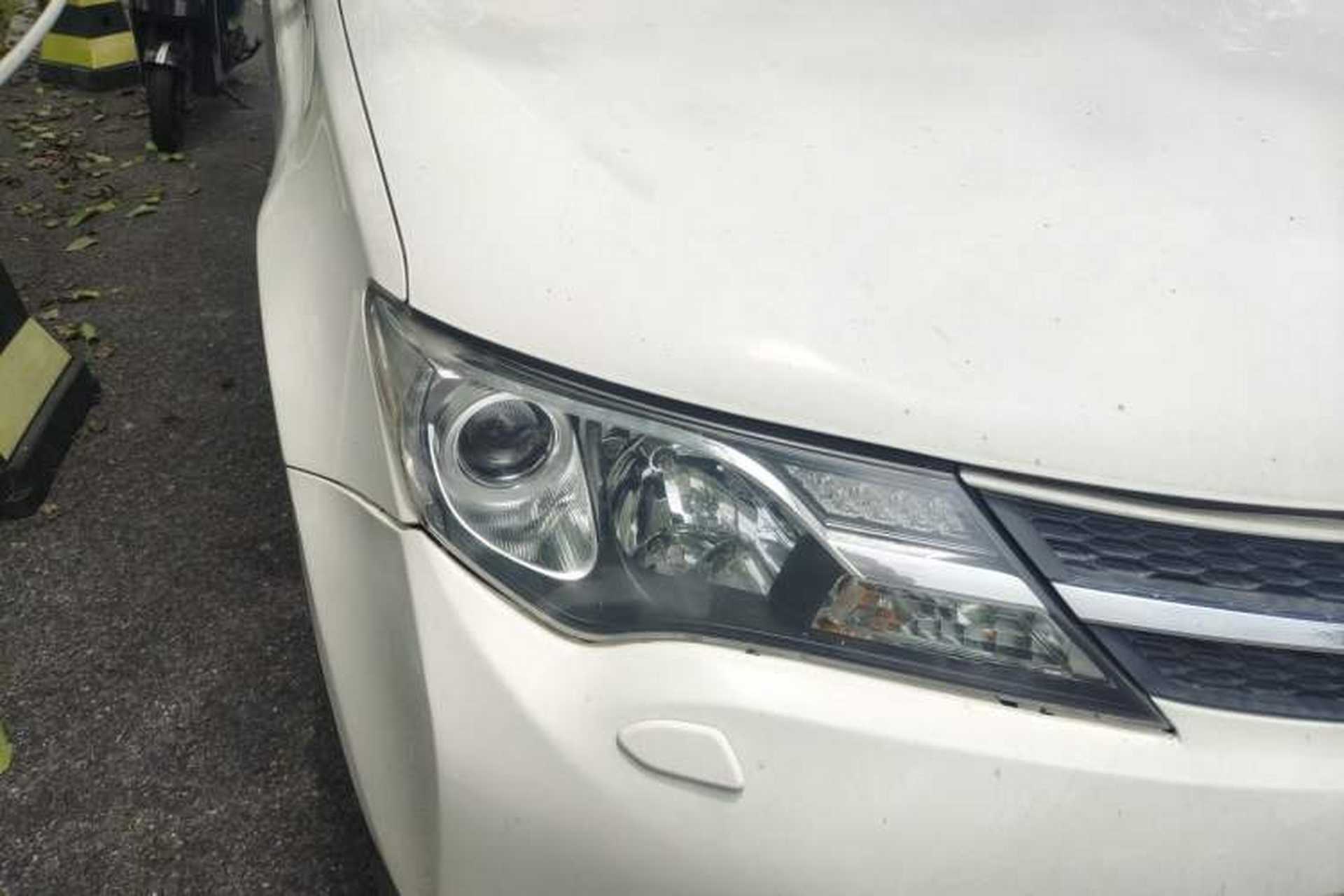 Used Toyota RAV4 2013 2.5L Automatic 4x4 Prestige Edition Right Front Headlight