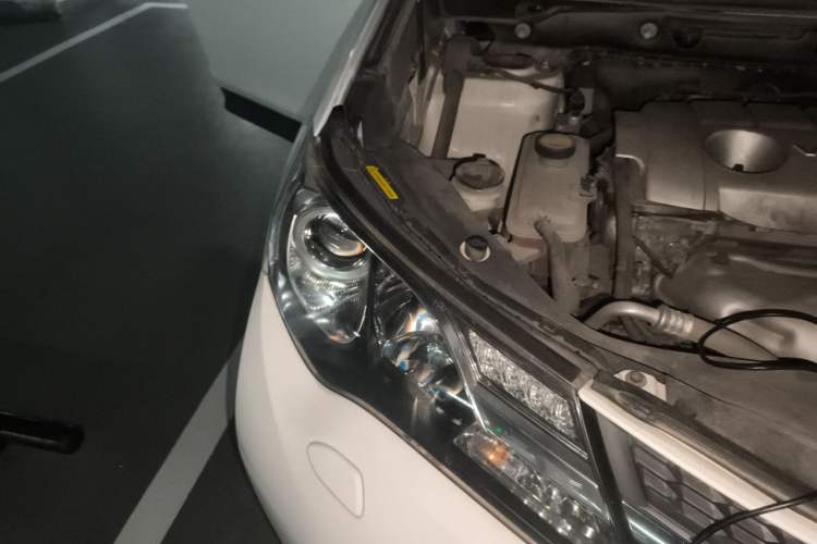 Used Toyota RAV4 2013 2.5L Automatic 4x4 Elite Edition Right Front Headlight