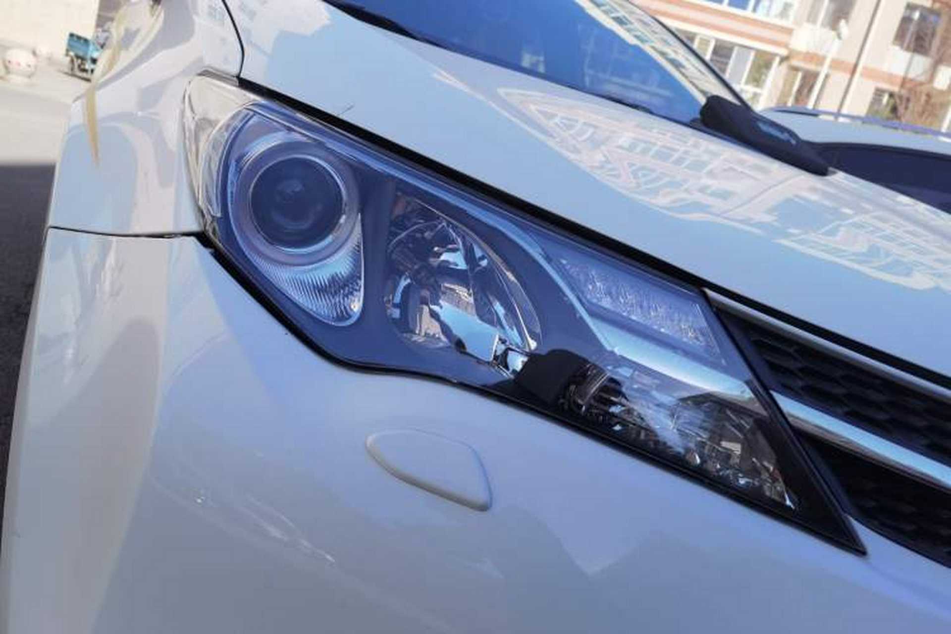 Used Toyota RAV4 2013 2.5L Automatic 4x4 Elite Edition Right Front Headlight