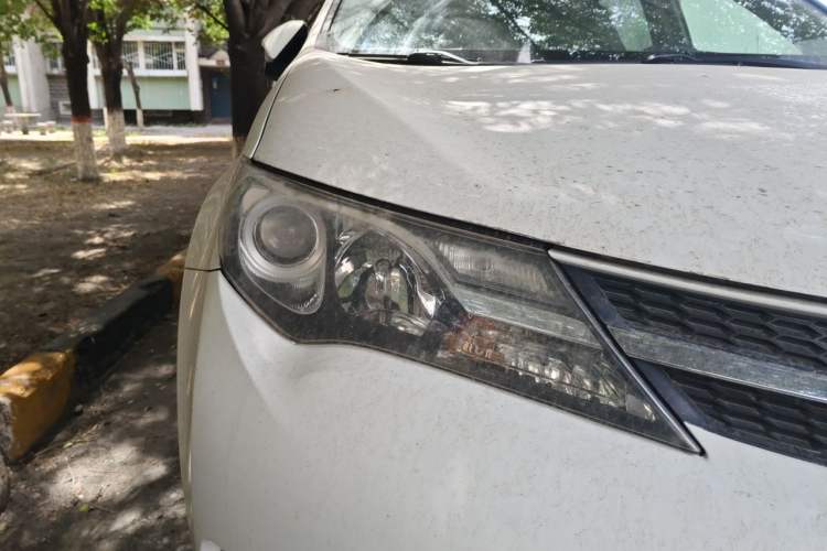 Used Toyota RAV4 2013 2.0L CVT Four-Wheel Drive New Edition Right Front Headlight