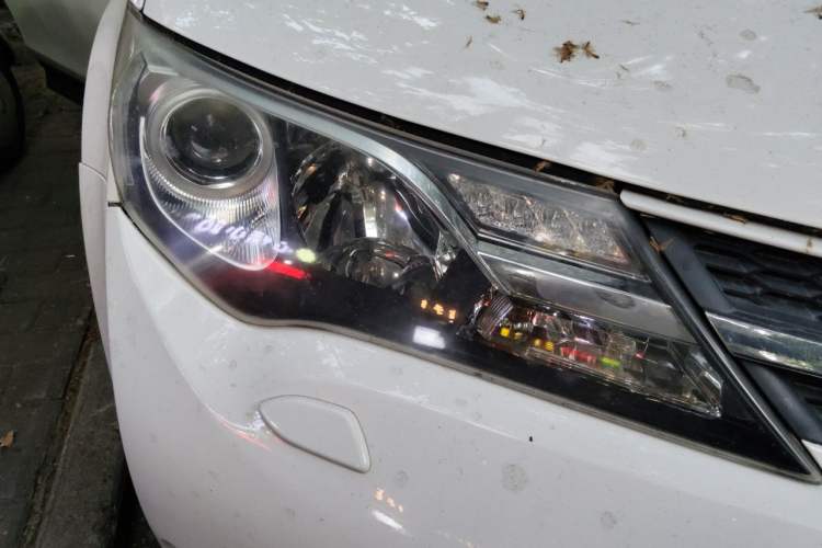 Used Toyota RAV4 2013 2.5L Automatic 4x4 Elite Edition Right Front Headlight