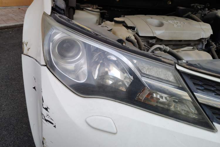 Used Toyota RAV4 2013 2.5L Automatic 4x4 Elite Edition Right Front Headlight