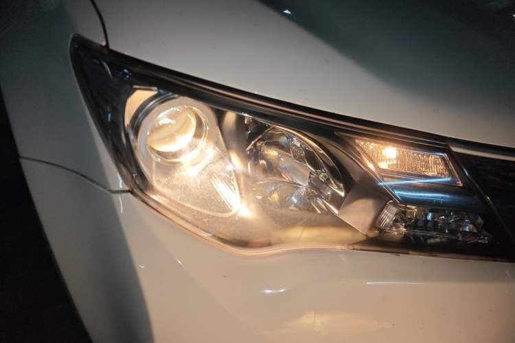 Used Toyota RAV4 2013 2.0L CVT Two-Wheel Drive Urban Edition Right Front Headlight
