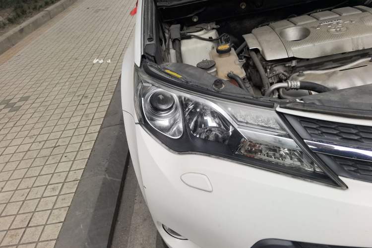 Used Toyota RAV4 2013 2.5L Automatic 4x4 Prestige Edition Right Front Headlight