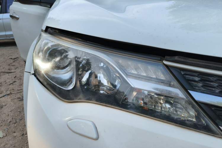 Used Toyota RAV4 2013 2.5L Automatic 4x4 Elite Edition Right Front Headlight