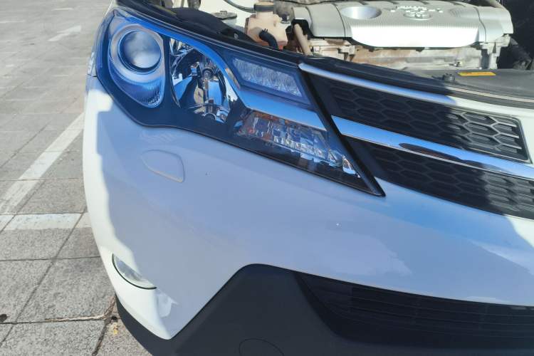Used Toyota RAV4 2013 2.5L Automatic 4x4 Luxury Edition Right Front Headlight