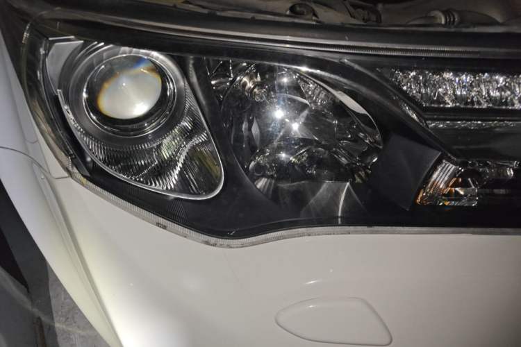 Used Toyota RAV4 2013 2.5L Automatic 4x4 Elite Edition Right Front Headlight