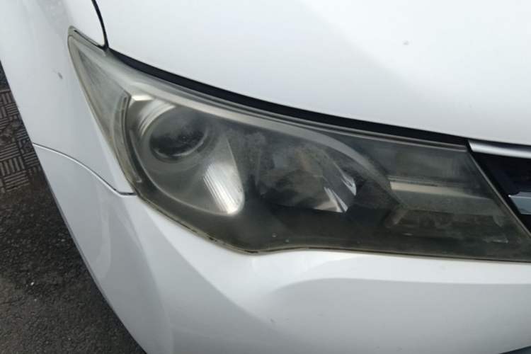 Used Toyota RAV4 2013 2.0L CVT Two-Wheel Drive Urban Edition Right Front Headlight