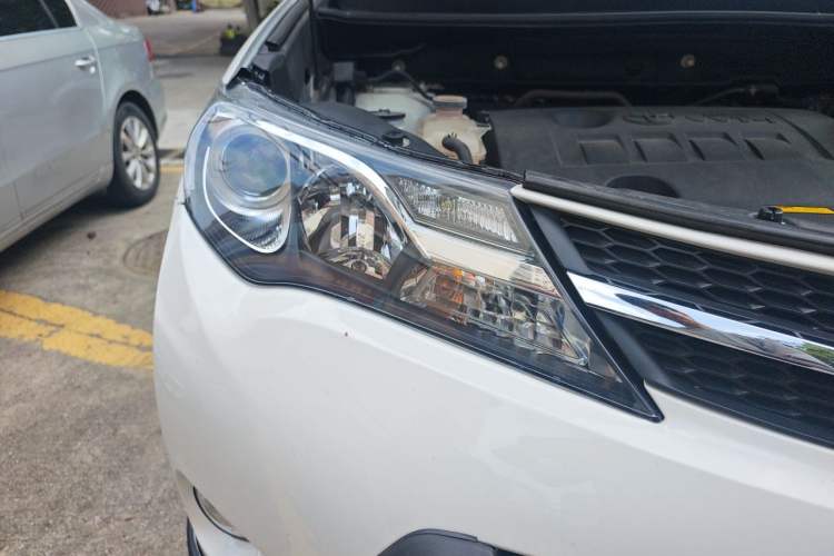 Used Toyota RAV4 2013 2.0L CVT Four-Wheel Drive Fashion Edition Right Front Headlight