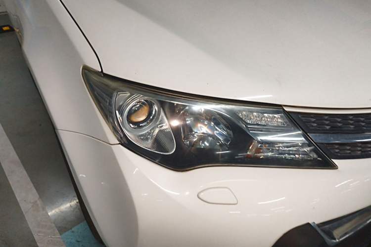 Used Toyota RAV4 2013 2.5L Automatic 4x4 Elite Edition Right Front Headlight