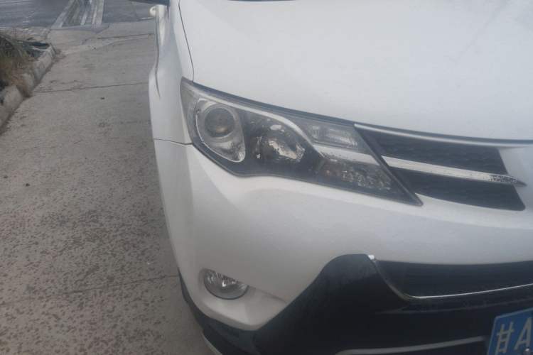 Used Toyota RAV4 2013 2.0L CVT Two-Wheel Drive Urban Edition Right Front Headlight