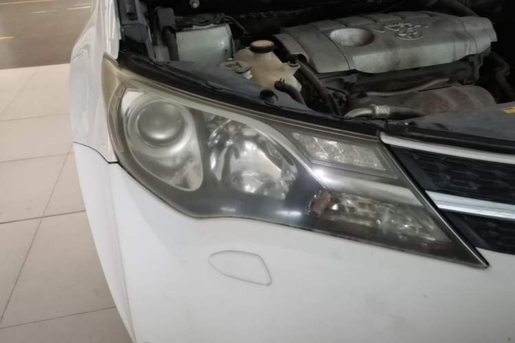Used Toyota RAV4 2013 2.5L Automatic 4x4 Elite Edition Right Front Headlight