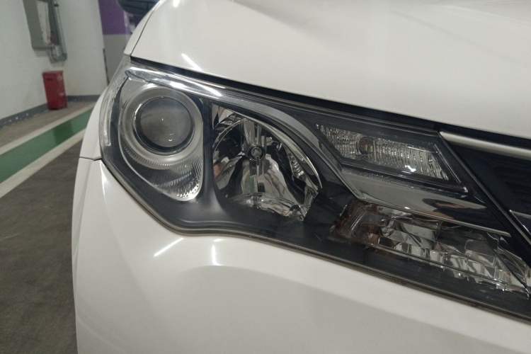 Used Toyota RAV4 2013 2.0L CVT Four-Wheel Drive New Edition Right Front Headlight