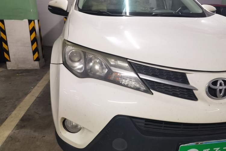 Used Toyota RAV4 2013 2.0L CVT Four-Wheel Drive New Edition Right Front Headlight