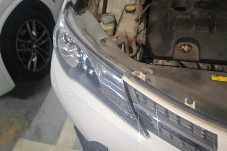Used Toyota RAV4 2013 2.0L CVT Two-Wheel Drive Urban Edition Right Front Headlight