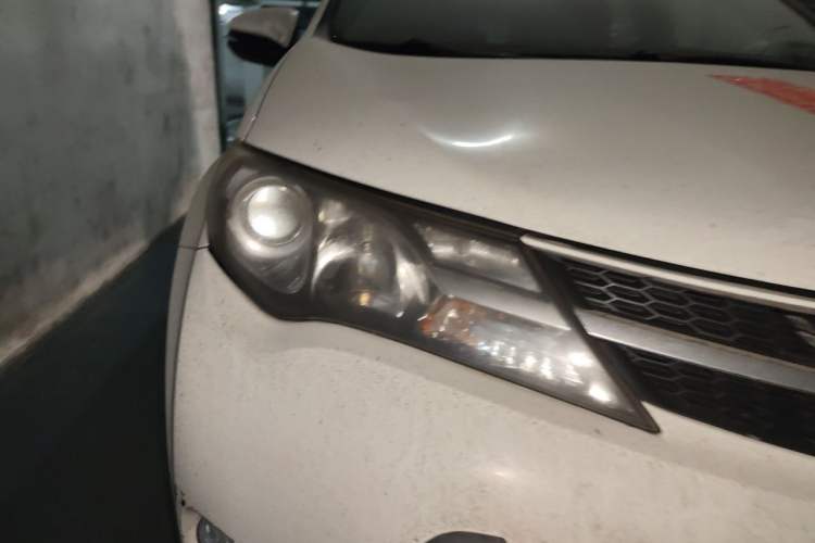 Used Toyota RAV4 2013 2.0L CVT Two-Wheel Drive Urban Edition Right Front Headlight