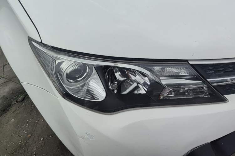 Used Toyota RAV4 2013 2.0L CVT Four-Wheel Drive Fashion Edition Right Front Headlight