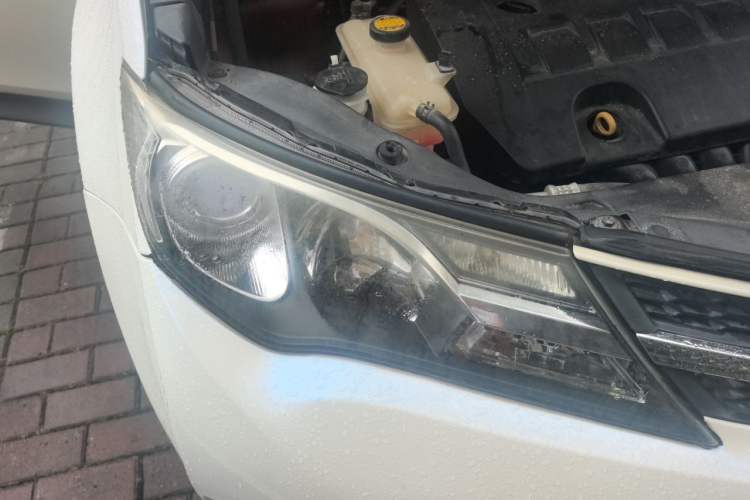 Used Toyota RAV4 2013 2.0L CVT Two-Wheel Drive Urban Edition Right Front Headlight