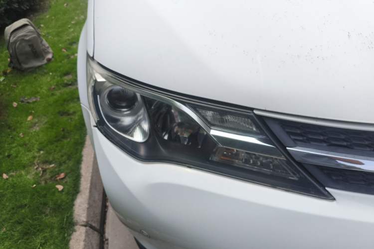 Used Toyota RAV4 2013 2.0L CVT Two-Wheel Drive Urban Edition Right Front Headlight