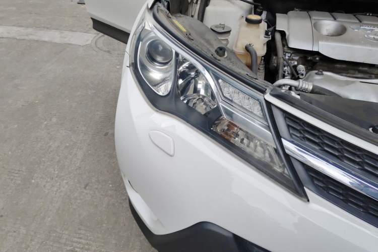Used Toyota RAV4 2013 2.5L Automatic 4x4 Elite Edition Right Front Headlight