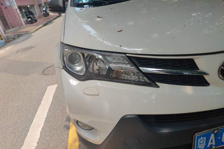 Used Toyota RAV4 2013 2.5L Automatic 4x4 Elite Edition Right Front Headlight
