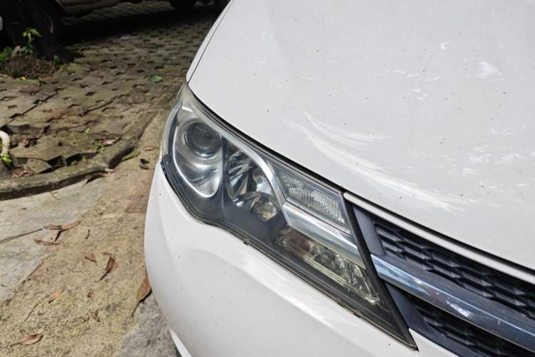 Used Toyota RAV4 2013 2.0L CVT Two-Wheel Drive Urban Edition Right Front Headlight