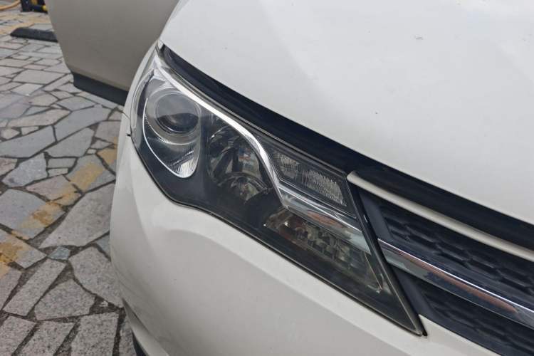 Used Toyota RAV4 2013 2.0L CVT Two-Wheel Drive Urban Edition Right Front Headlight