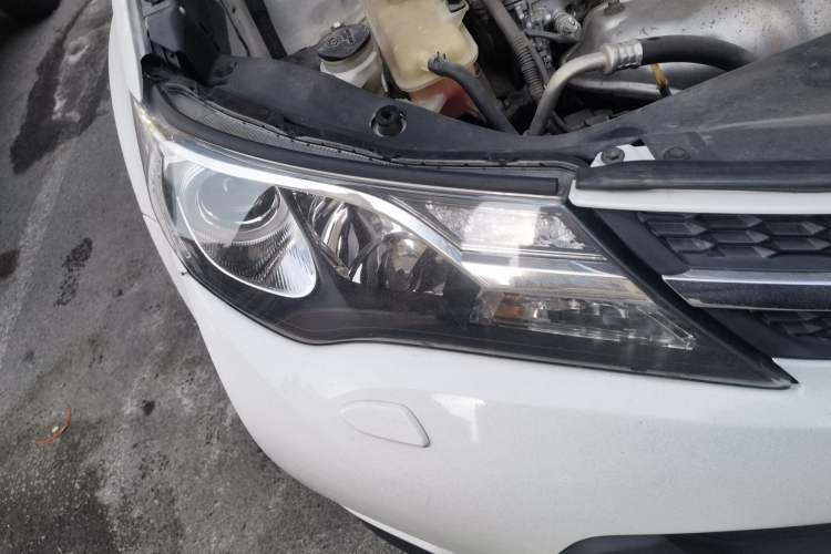 Used Toyota RAV4 2013 2.5L Automatic 4x4 Luxury Edition Right Front Headlight
