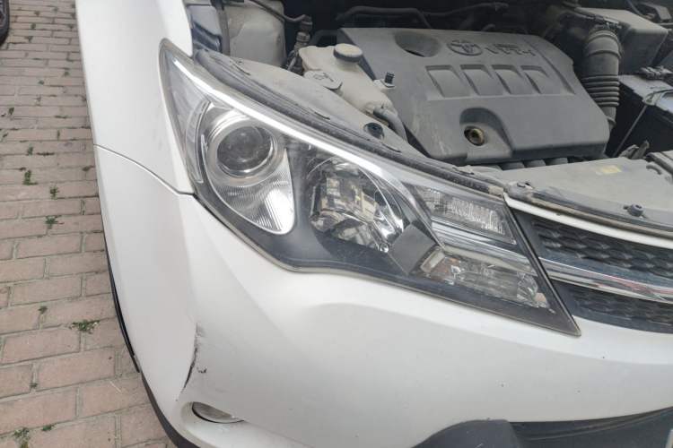 Used Toyota RAV4 2013 2.0L CVT Four-Wheel Drive New Edition Right Front Headlight