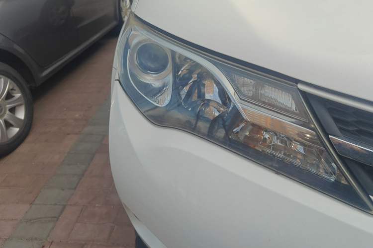 Used Toyota RAV4 2013 2.0L CVT Two-Wheel Drive Urban Edition Right Front Headlight
