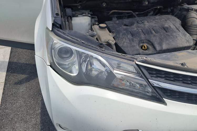Used Toyota RAV4 2013 2.0L CVT Two-Wheel Drive Urban Edition Right Front Headlight
