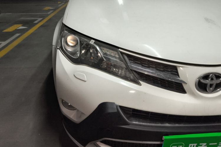 Used Toyota RAV4 2013 2.5L Automatic 4x4 Elite Edition Right Front Headlight