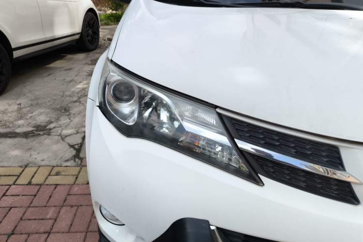 Used Toyota RAV4 2013 2.0L CVT Four-Wheel Drive New Edition Right Front Headlight