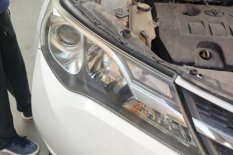 Used Toyota RAV4 2013 2.0L CVT Two-Wheel Drive Urban Edition Right Front Headlight