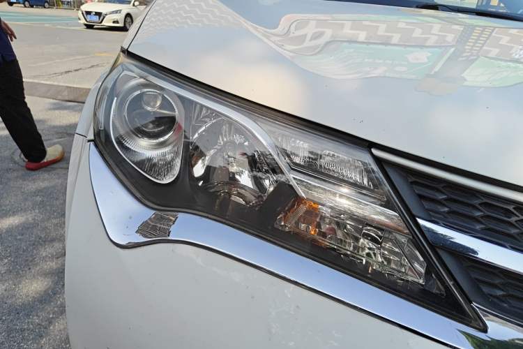 Used Toyota RAV4 2013 2.0L CVT Two-Wheel Drive Urban Edition Right Front Headlight