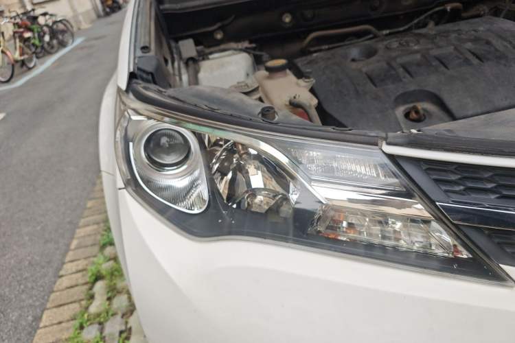 Used Toyota RAV4 2013 2.0L CVT Four-Wheel Drive New Edition Right Front Headlight