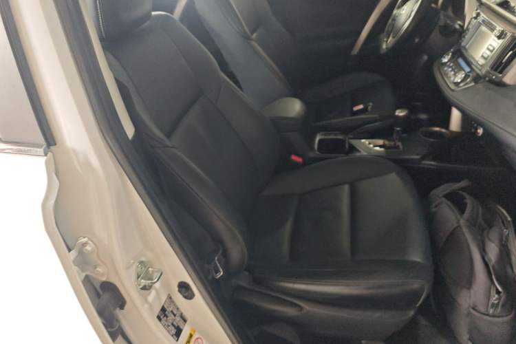 Used Toyota RAV4 2013 2.5L Automatic 4x4 Luxury Edition Right Front Seat