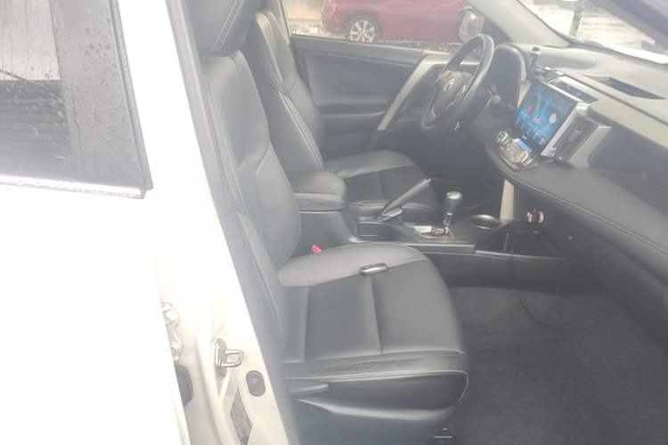 Used Toyota RAV4 2013 2.5L Automatic 4x4 Elite Edition Right Front Seat
