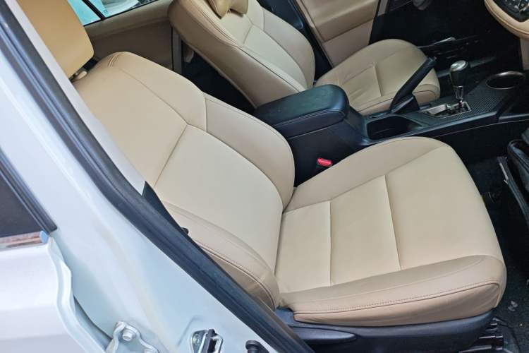 Used Toyota RAV4 2013 2.5L Automatic 4x4 Elite Edition Right Front Seat