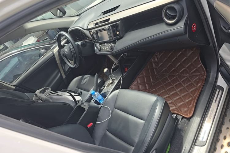 Used Toyota RAV4 2013 2.5L Automatic 4x4 Elite Edition Right Front Seat