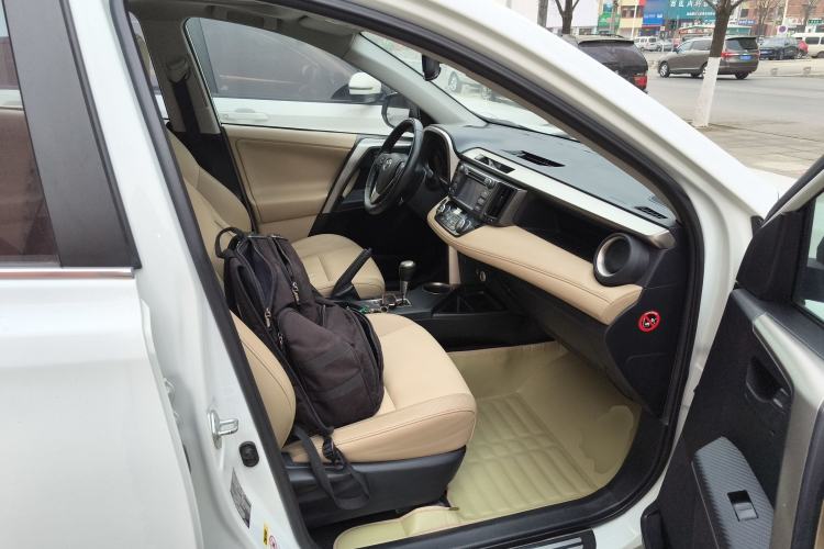 Used Toyota RAV4 2013 2.5L Automatic 4x4 Elite Edition Right Front Seat
