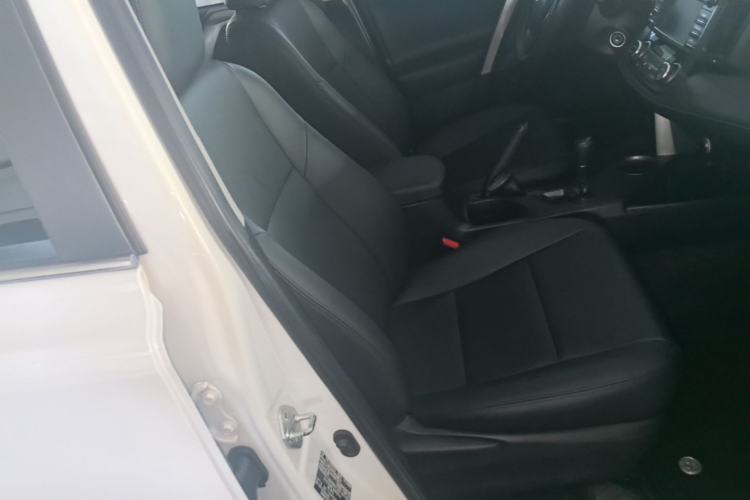 Used Toyota RAV4 2013 2.0L CVT Four-Wheel Drive Fashion Edition Right Front Seat