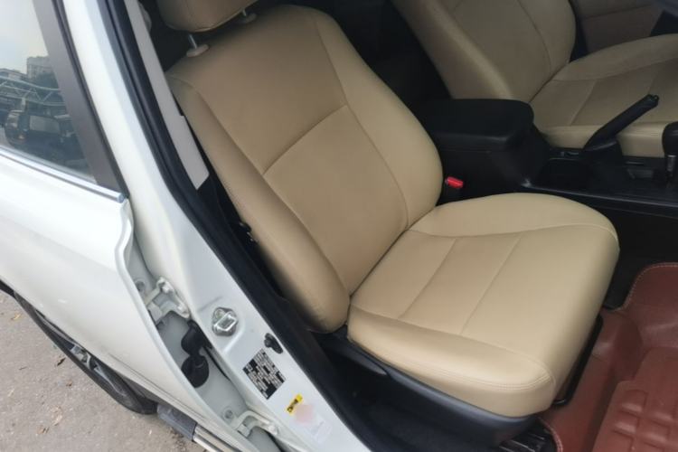 Used Toyota RAV4 2013 2.0L CVT Two-Wheel Drive Urban Edition Right Front Seat