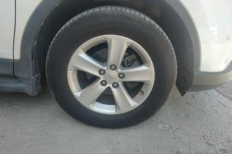 Used Toyota RAV4 2013 2.0L CVT Two-Wheel Drive Urban Edition Right Front Wheel Hub