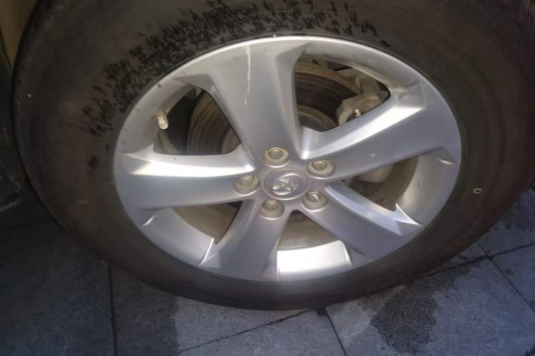 Used Toyota RAV4 2013 2.0L CVT Two-Wheel Drive Urban Edition Right Front Wheel Hub