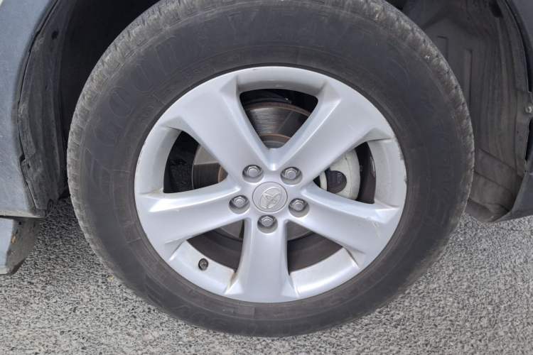 Used Toyota RAV4 2013 2.0L CVT Four-Wheel Drive New Edition Right Front Wheel Hub